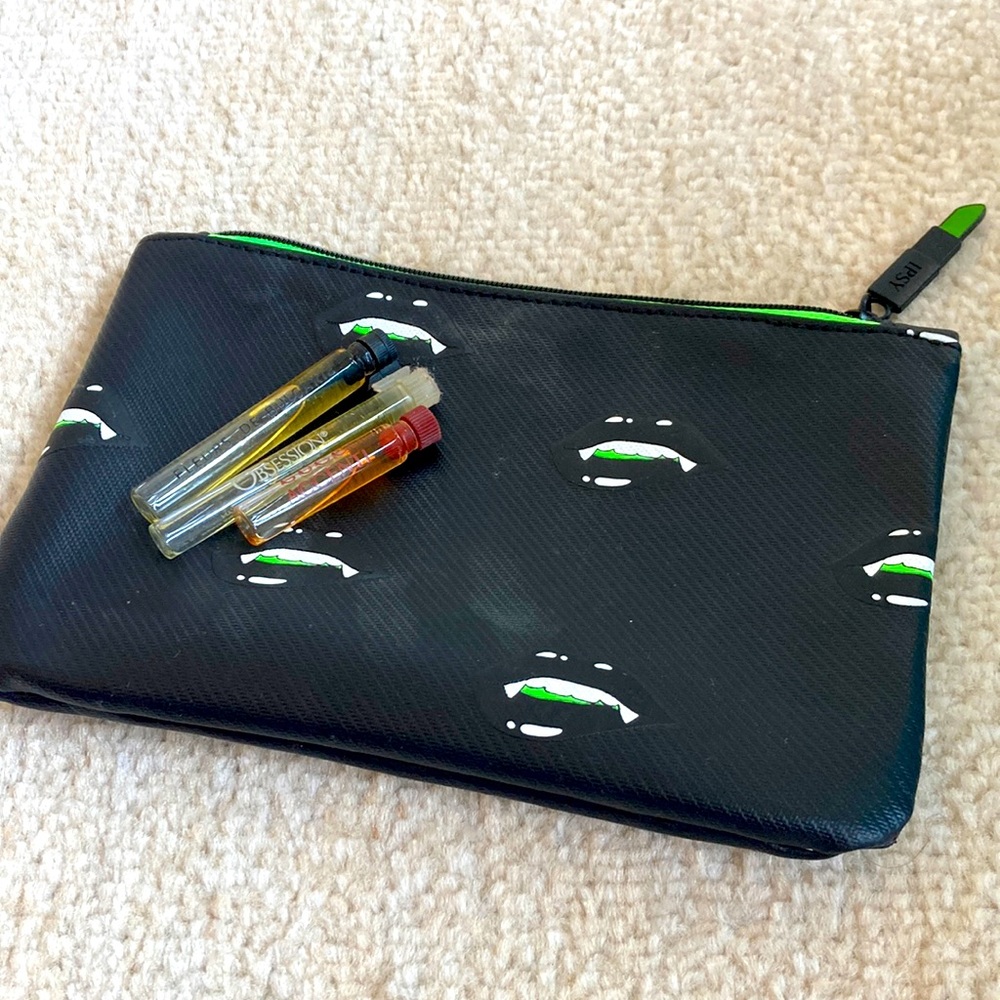 New glow in dark Ipsy Halloween make up bag. FRAGRANCES have sold - not included